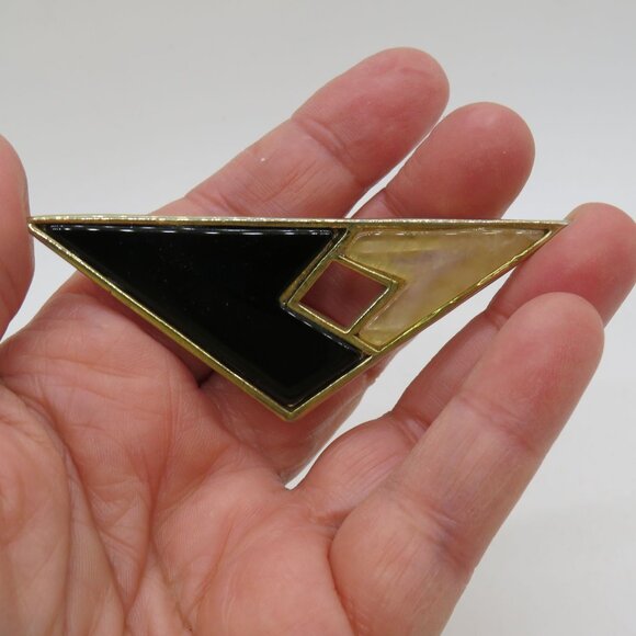 Vintage Triangle Brooch 3" Geometric Gold Tone Black Cream Inlays - Picture 6 of 7